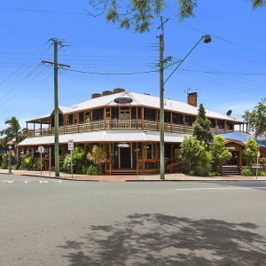 springbrook acreage qm properties woodford hotel